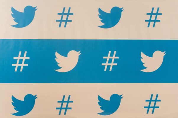 Cách sử dụng và thiết kế hashtag trên các phương tiện truyền thông hiệu quả 6 Twitter tuy không phổ biến ở Việt Nam nhưng là nơi đầu tiên khởi nguồn hashtag