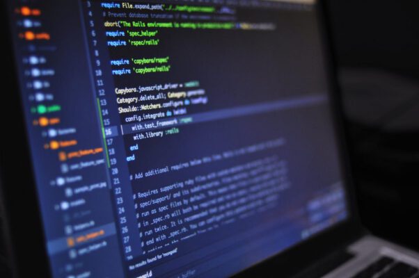 Nghề lập trình web và những triển vọng nghề nghiệp 8 Lập trình web hay lập trình phần mềm có nhiều triển vọng hơn?