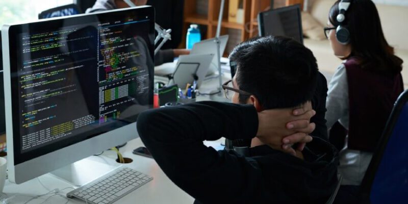Bật mí những điều có thể bạn chưa biết về lập trình web 7 Nhân viên về Web Developer